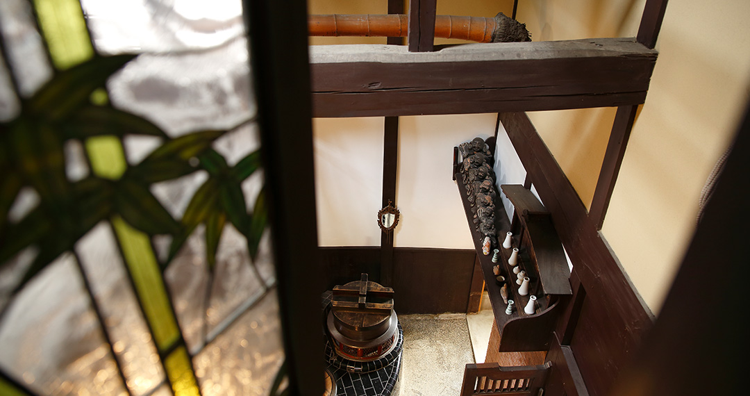 ステンドグラスと土間