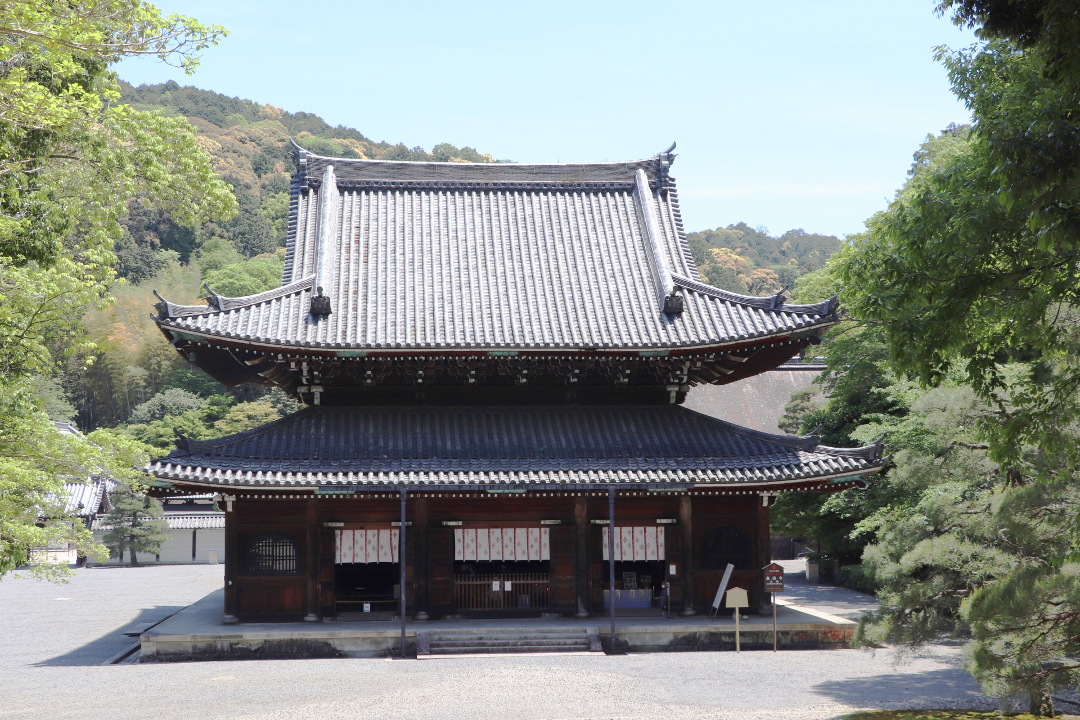 1年の福を呼び込む人気の「泉山七福神巡り」へ、「御寺」と呼ばれる 格式高い泉涌寺の塔頭寺院を9カ寺訪問!たっぷりご利益を頂きます