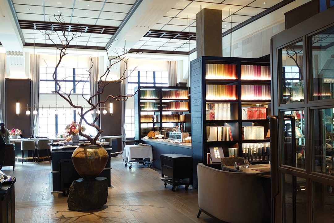 番組小学校の歴史を学ぶ「 学校歴史博物館 」と「 河井寛次郎記念館 」 元清水小学校の趣きを受け継ぐ高級ホテル・レトロな空間でカフェタイム