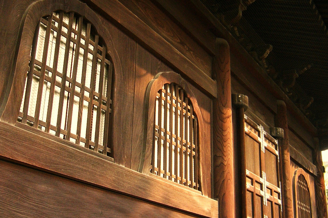 「 清水寺 」の境内を18 メートルの “ 青龍 ”が、人々の幸せを願って 荘厳な装束の会衆と練り歩く清水寺・春の風物詩「 青龍会 」の行列鑑賞へ