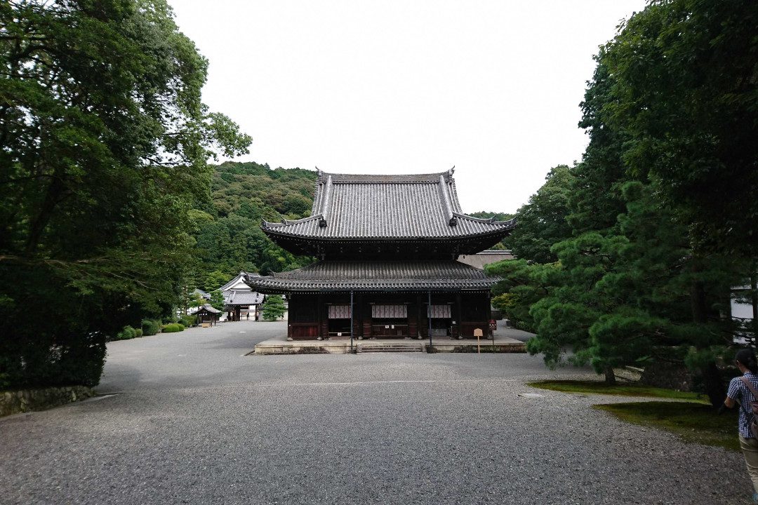 日本最大、皇室の菩提寺・泉涌寺「 大涅槃図 」を僧侶の解説で鑑賞♪ 泉涌寺小方丈で「 朝粥 」を味わい、戒光寺・釈迦如来に無病息災を祈願