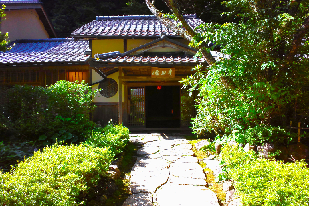 自然から摘み取った春の山菜&旬野菜に魚を取り入れた名物【 摘草料理 】 京の奥座敷・花脊の料理旅館【 美山荘 】春の味わい♪
