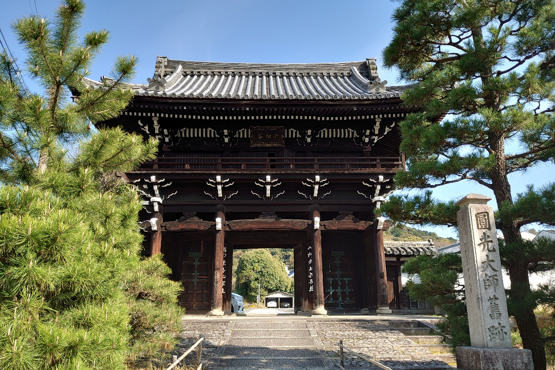 清水寺への本来の参道である「松原通(清水道)」を歩いて清水寺へ参拝! 帰路は、鎌倉時代からの古道「渋谷街道」を通って「馬町」から入洛へ