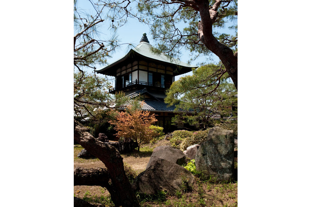 特別公開!和と洋の意匠を融合させた「 松殿山荘( しょうでんさんそう ) 」 王朝人が愛した風光明媚な宇治の丘に建ち並ぶ、近代数寄屋建築の傑作