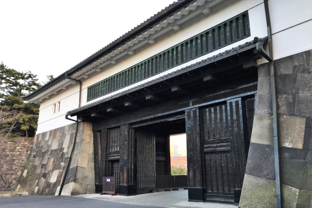 - 東京さんぽ - 江戸の古地図めぐり「 旧江戸城 」と「 大名屋敷跡 」 地上180m 旧江戸城・皇居を一望するホテルでランチ♪