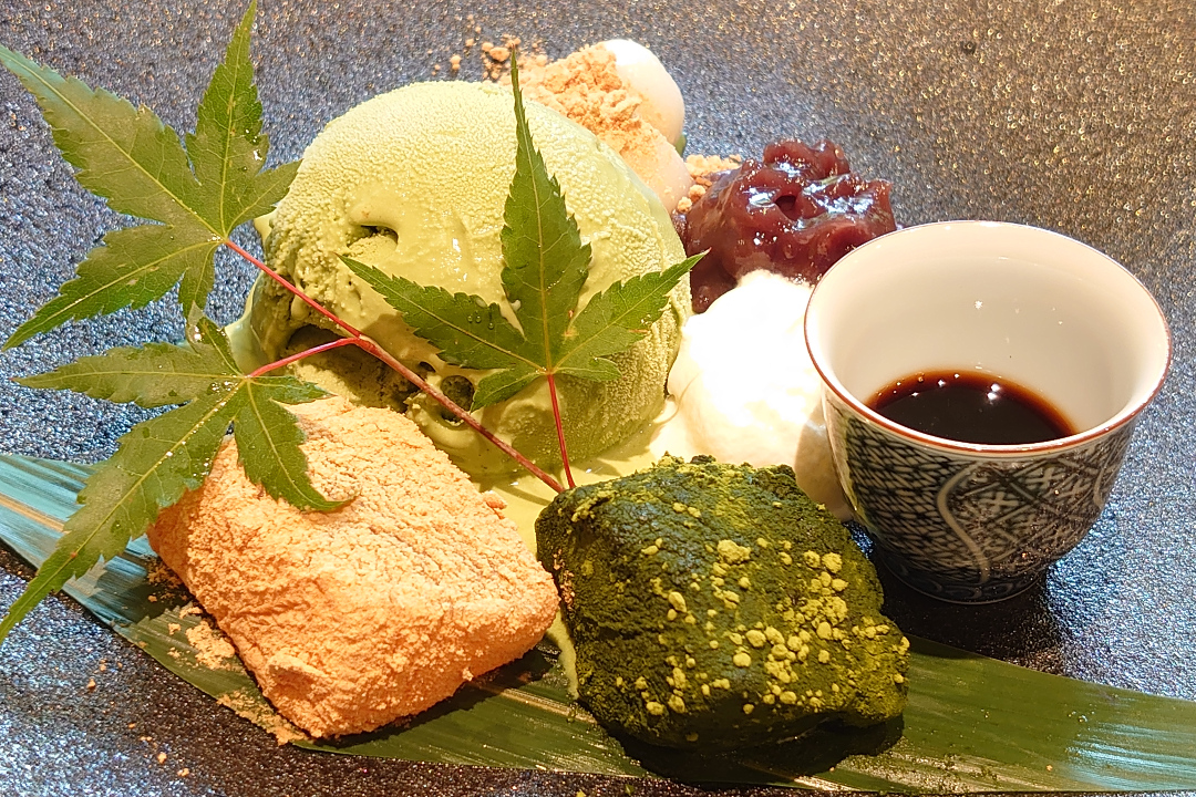 7代目「 小川治兵衞 」作庭、琵琶湖疏水が流れる涼やかな庭園めぐり 当代11代目が手掛けた庭を眺める「 大力邸 」で抹茶パフェを味わう♪