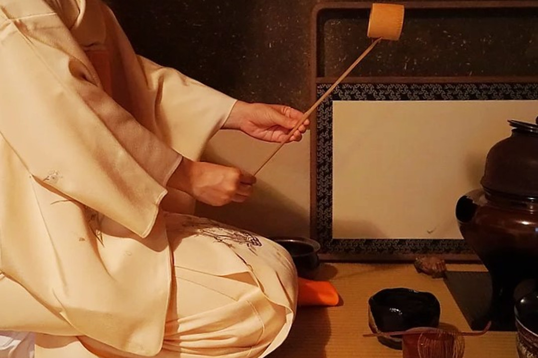 【午前の部(10時スタート)】 表千家【 一真庵 】茶室「 千利休 」直筆掛軸・和室「 徳川家康 」直筆掛軸 若村亮 講演「 千利休が極めた – 茶の道 – 」千葉先生 講演「 茶道・表千家 」