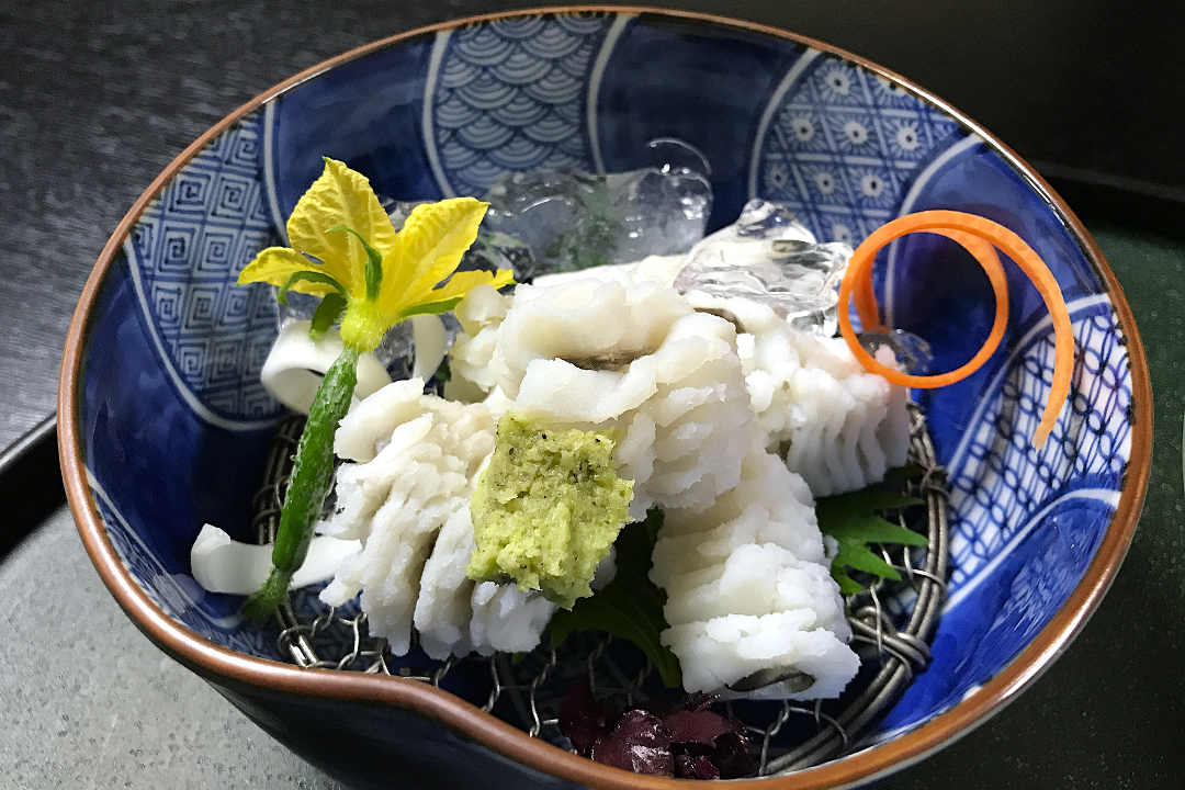 夏の京都に欠かせない♪ 伝統「 鱧料理 」を受け継ぐ【 京料理 二傳 】 疫病退散を願う「 祇園祭 」歴史を探って【 神泉苑 】【 八坂御供社 】へ