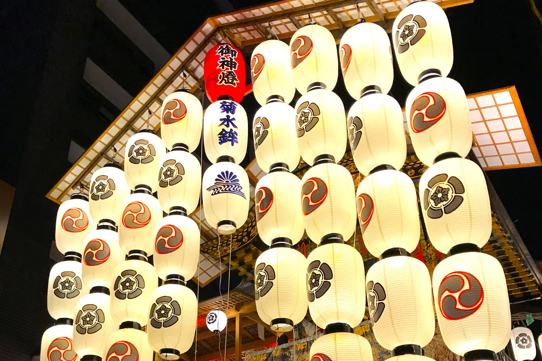 祇園祭!賑わう宵々山【 菊水鉾 】特別解説 & 鉾搭乗 & ちまき授与 らくたび京町家で味わう♪ 祇園祭に欠かせない京料理二傳『 鱧御膳 』