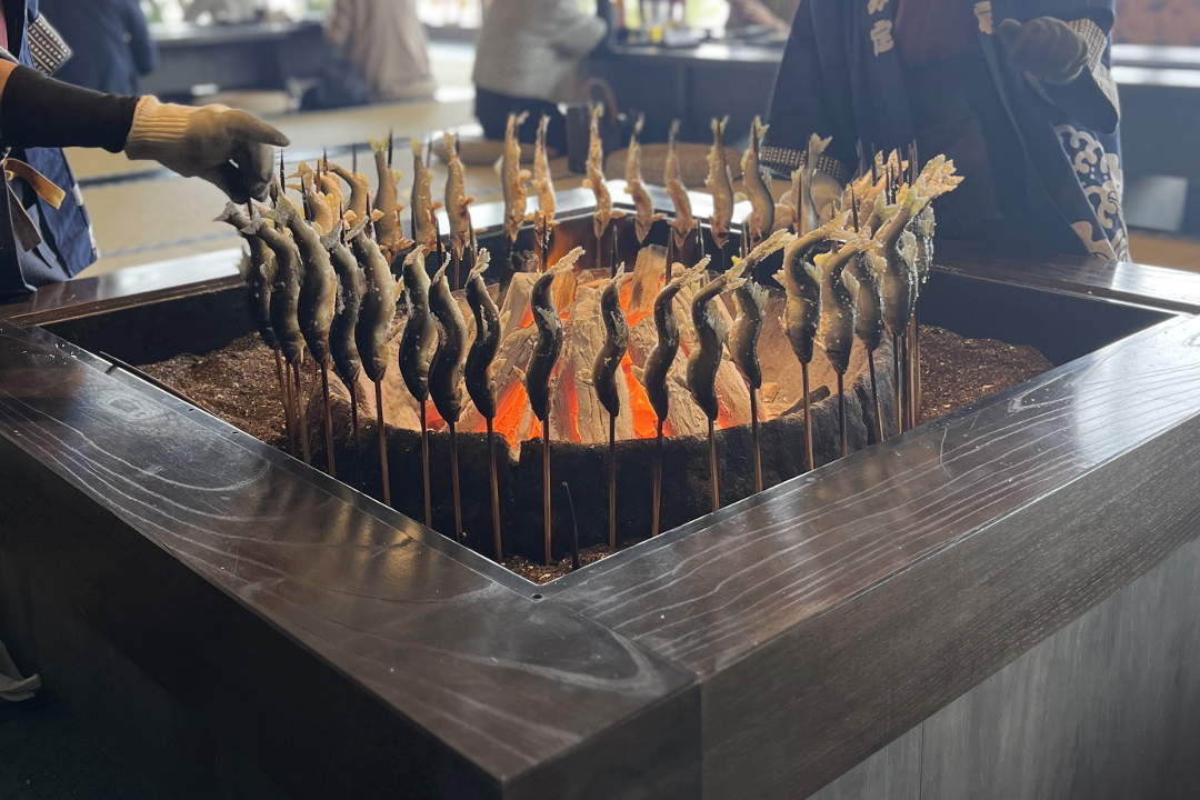 日本三名橋のひとつ【 瀬田の唐橋 】近江国一之宮【 建部大社 】参拝 江戸時代創業の老舗【 あみ定 】囲炉裏で塩焼き「 鮎 」2種を食べ比べ♪