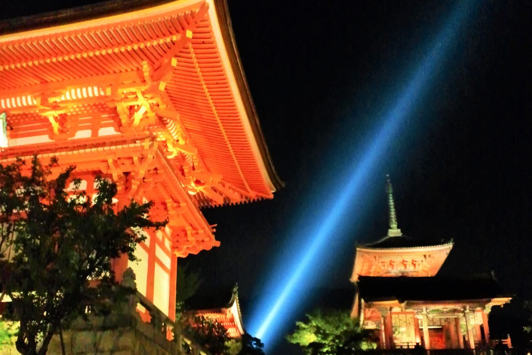 京の夏の風物詩「 清水寺・千日詣り 」夜の幻想的な本堂内々陣 特別拝観 夕暮れに染まる「 建仁寺 」「 安井金比羅宮 」「 法観寺 八坂の塔 」参拝
