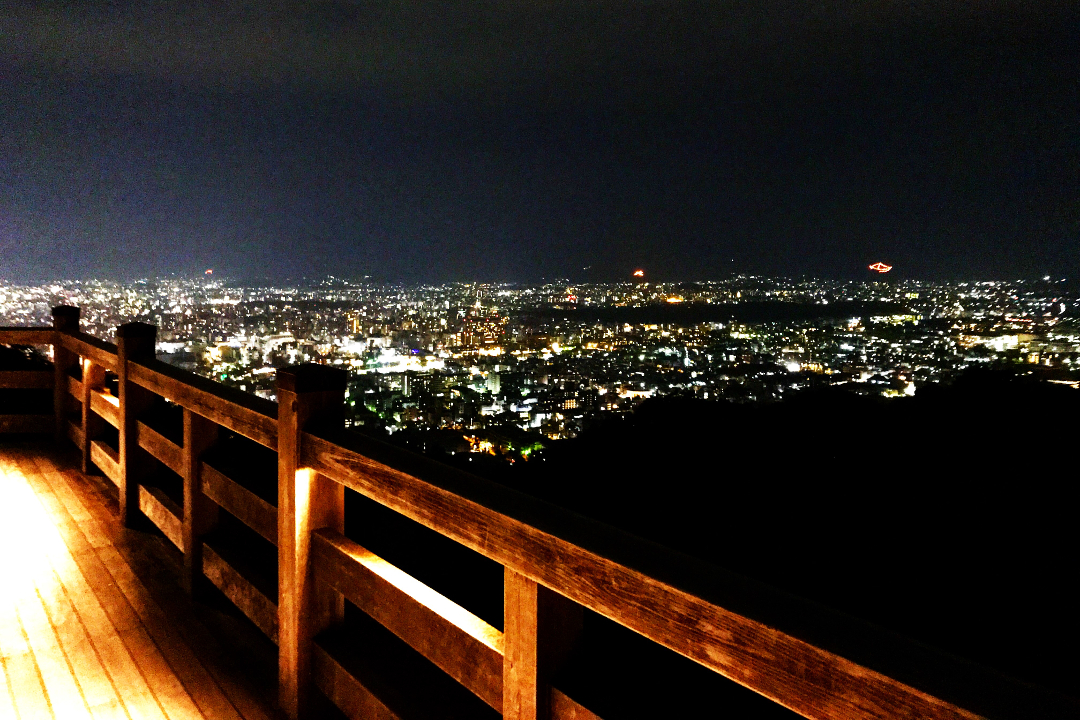 【 五山送り火 】特別鑑賞!【 ホテルオークラ京都 】講演&ディナーと “ 貸切タクシー ”で 東山将軍塚【 青龍殿 】大舞台から送り火鑑賞へ