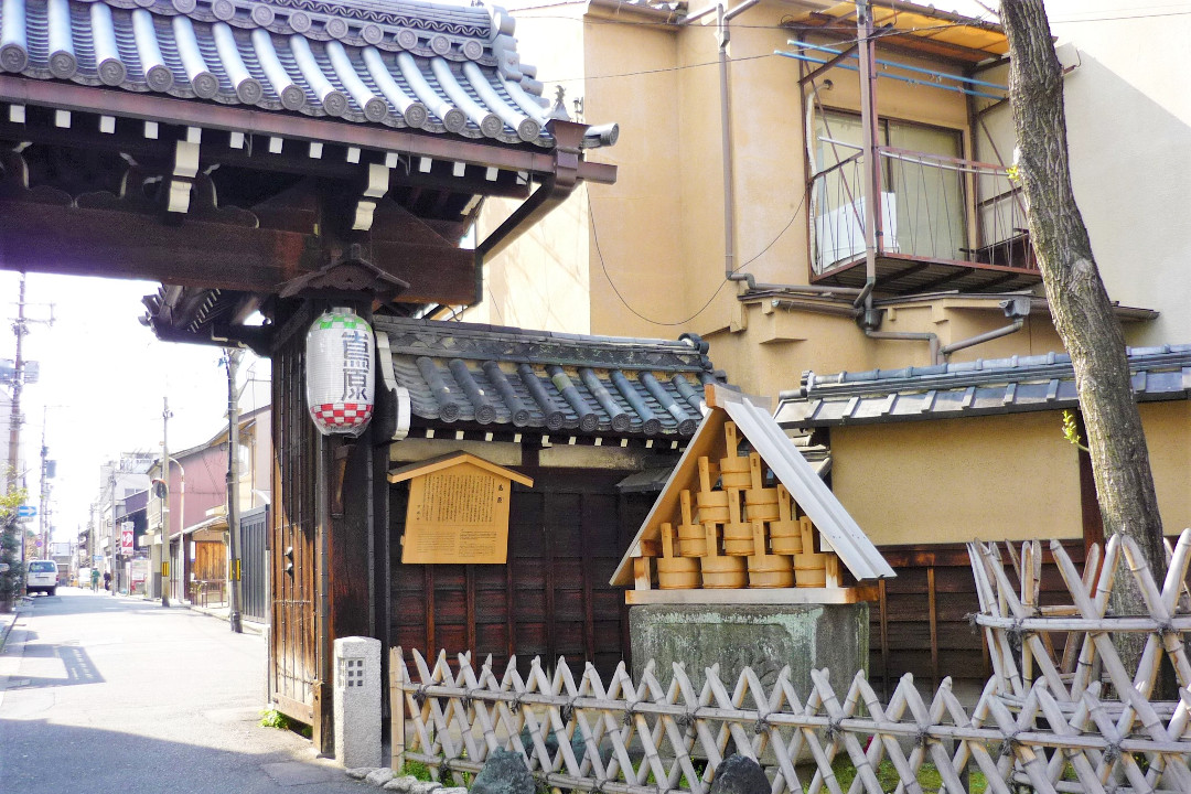 新選組結成160年記念!ひとときの安らぎを求めた隊士が愛した地を歩く 特別公開!京都最古の花街・島原に残る唯一の置屋「 輪違屋 」見学へ