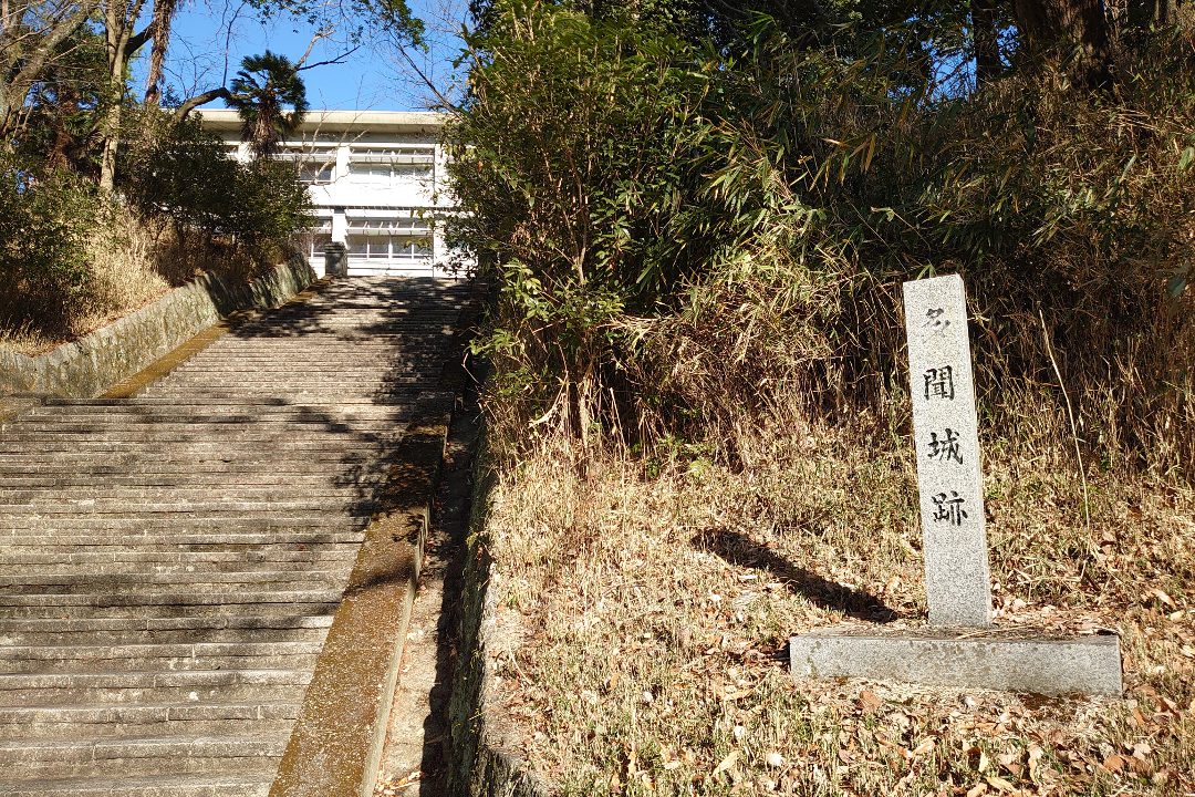 戦国の梟雄・松永久秀の命日に華麗な居城「 多聞城跡 」を踏破 コスモスの花が満開の「 般若寺 」と東大寺の国宝・転害門へ