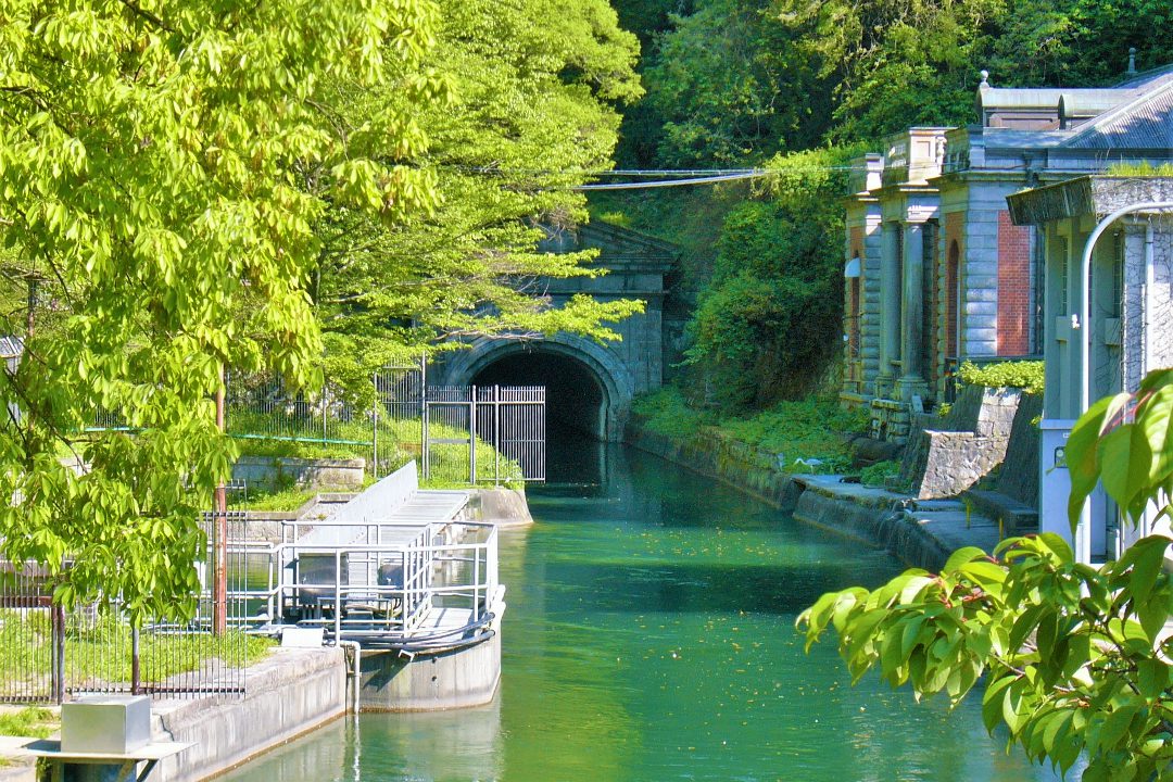 祝!日本遺産認定「琵琶湖疏水」明治時代から京都の近代化を支えてきた水の路をたどるシリーズ。第1回は丸太町橋から日向大神宮まで!