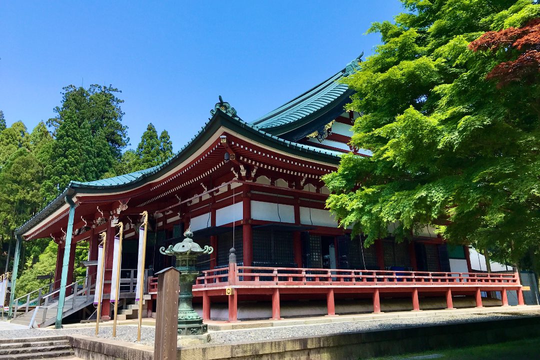 日本最長の坂本ケーブルで日本仏教の母山・比叡山へ!延暦寺・根本中堂と回廊の大改修を、特設ステージに登って屋根の高さから見学します