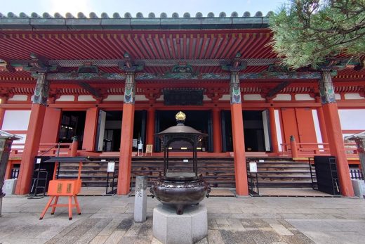 お寺 神社 販売 お香を焚いてる