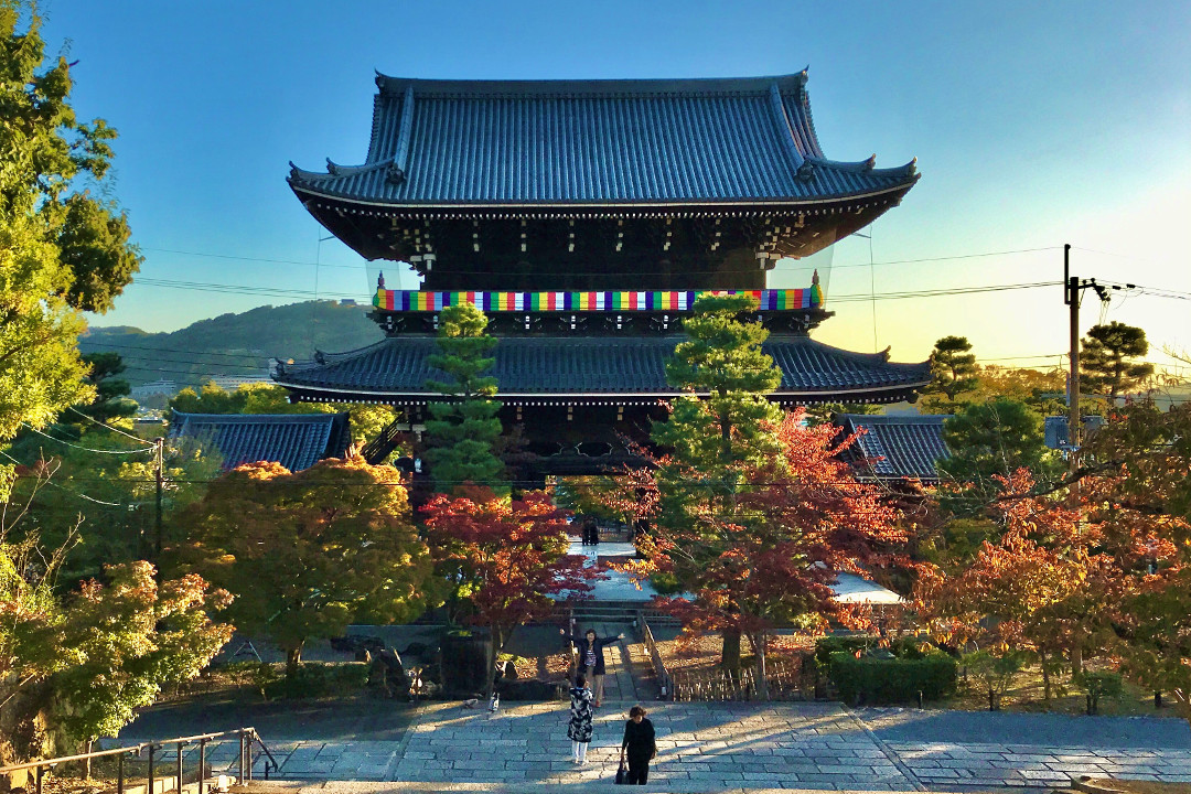 紅葉が彩る「 金戒光明寺 」山門・御影堂・大方丈・庭園すべて特別公開 激動の幕末史に刻まれる京都守護職・会津藩と新選組ゆかりの歴史を探る