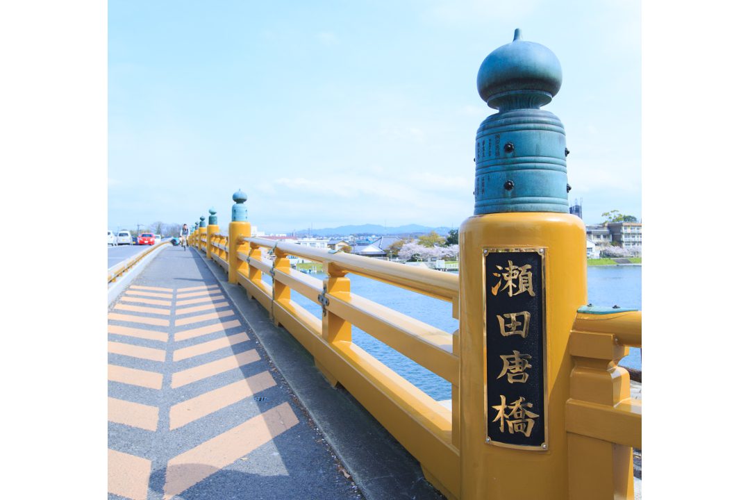 明智光秀の運命を分けた天下三古橋「 瀬田の唐橋 」と明智秀満ゆかりの 伝説「 湖水渡り 」の地へ。最後は「 光秀パフェ 」で締めくくり♪