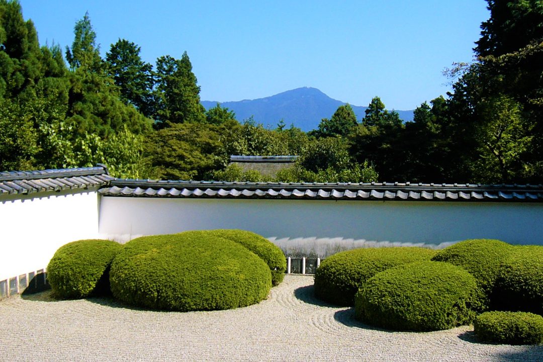 霊峰・比叡山の美しい姿を借景として望む枯山水庭園「 正伝寺 」拝観 西賀茂さんぽ「 上賀茂神社 」から京都三弘法のひとつ「 神光院 」へ
