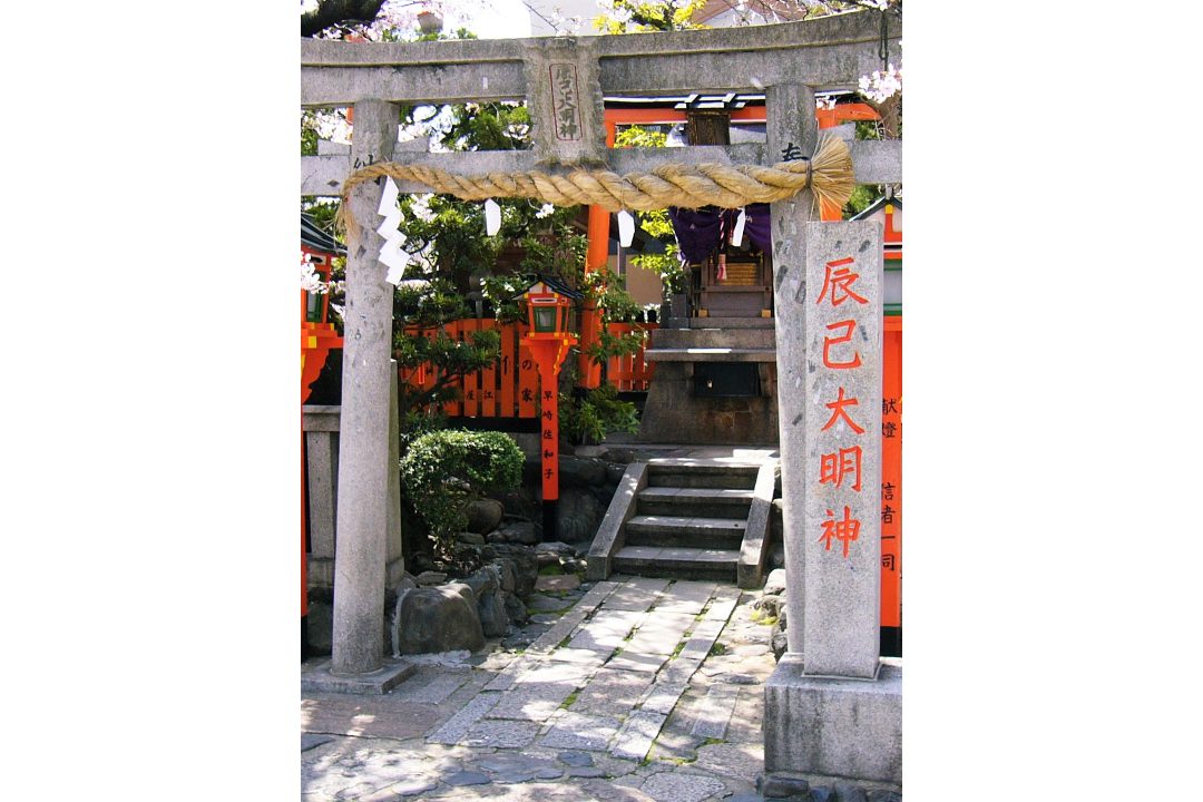 新しい年の始まりは厄除けや縁結びを願って 祇園・東山の社寺巡り