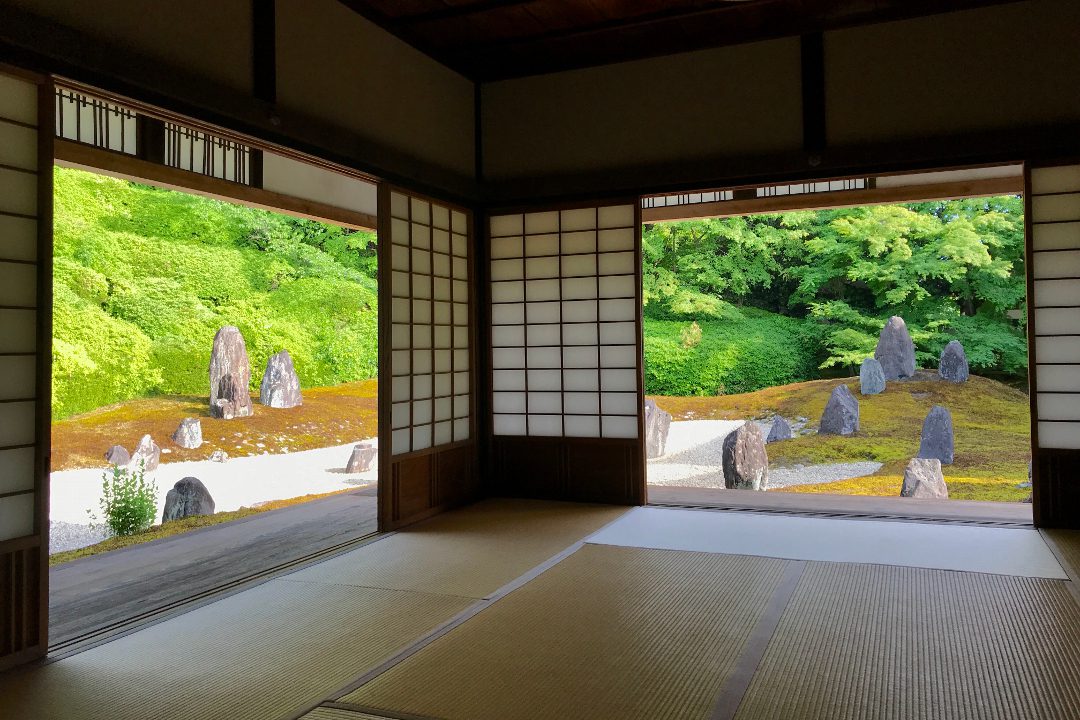 晩秋の東福寺界隈へ!躍動感あふれる龍の彫刻と虹の苔寺の異名を持つ光明院