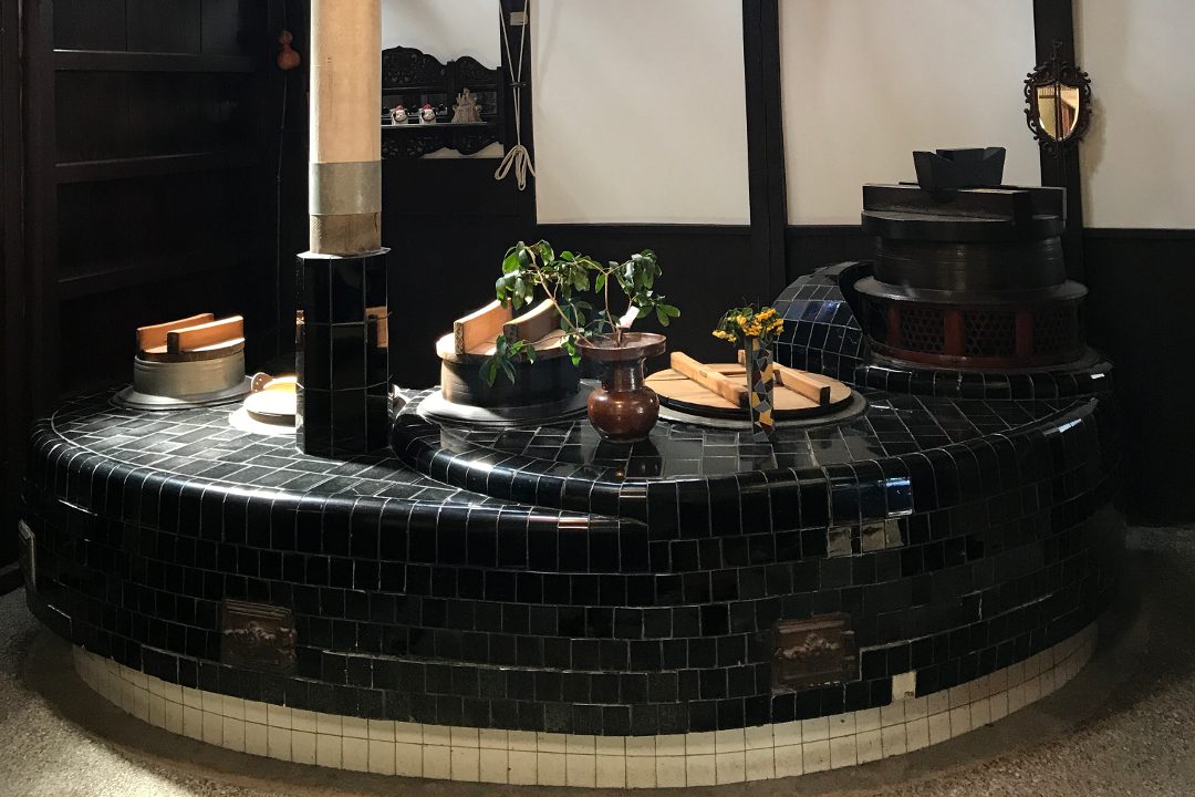 年末恒例!石臼と杵でお餅つき♪