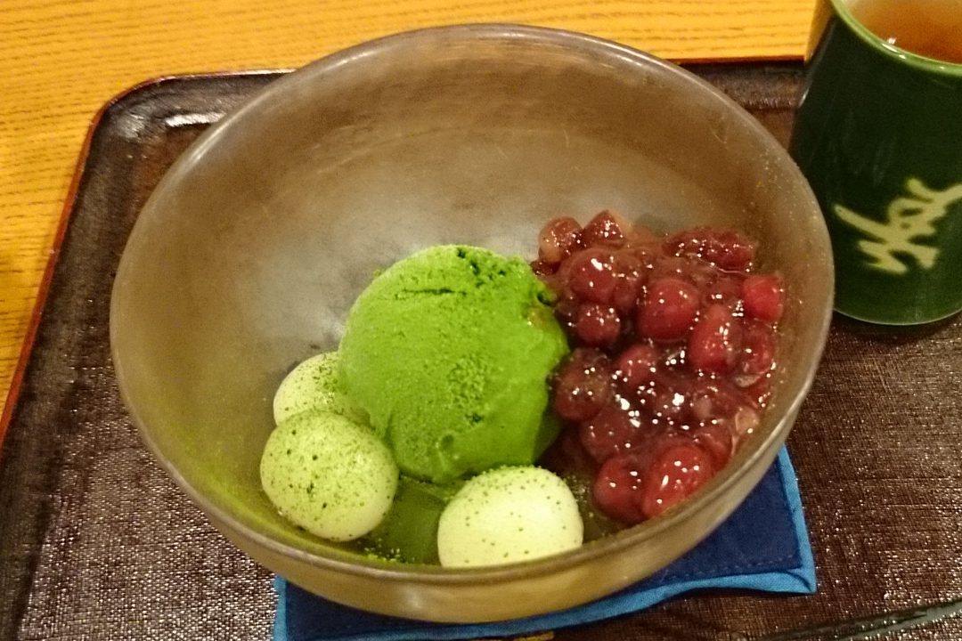 伏見街道の町並みを歩いて、勝運・学問祈願の藤森神社の境内参拝と欣浄寺・伏見大仏の特別拝観!墨染の老舗「椿堂」茶房・竹聲で一服