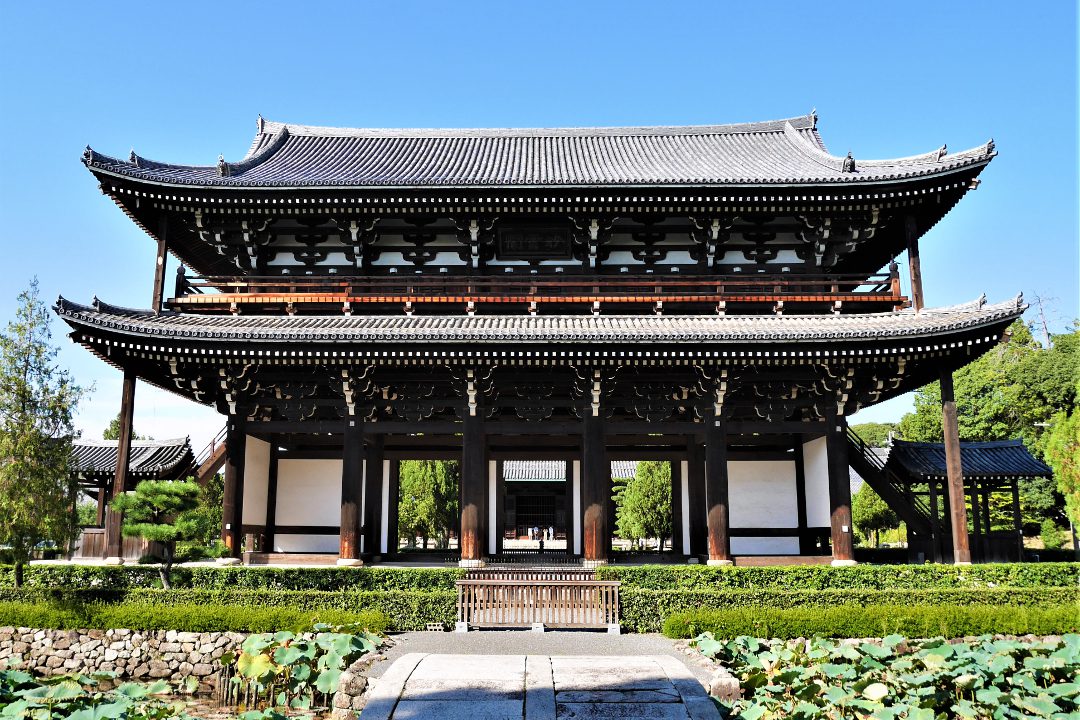 重厚な大伽藍が並び立つ東福寺と泉涌寺にて日本最大級「涅槃図」拝観