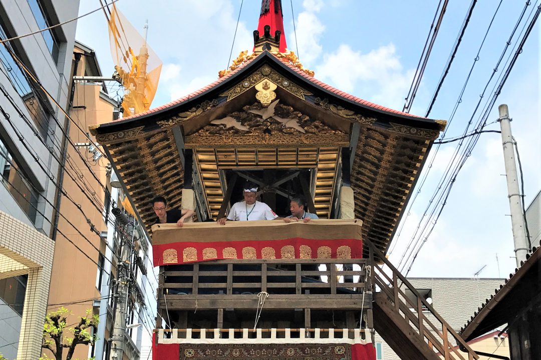 祇園祭!豪華な鉾が動く曳初めで無病息災を祈願 祭支度に賑わう山鉾町へ