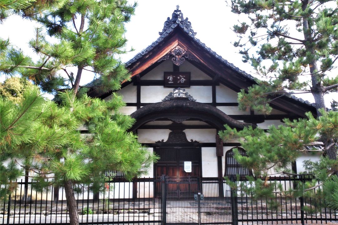 NHK大河ドラマ記念 光秀ゆかりの明智風呂 信長が眠る玉鳳院へ