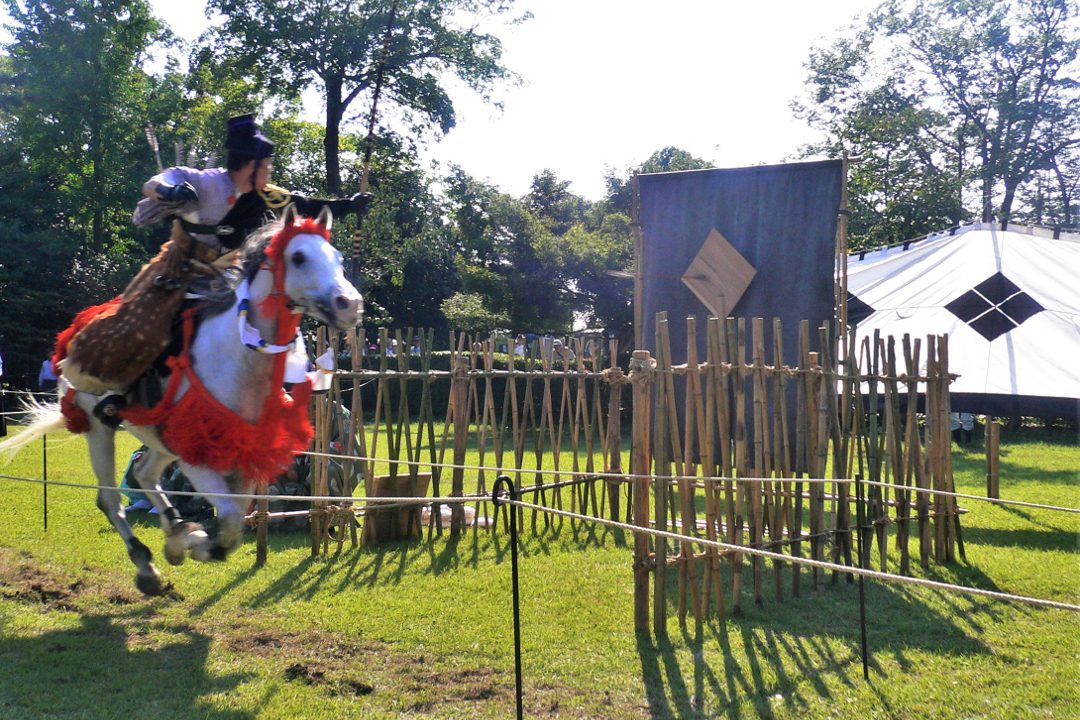 最難度の弓馬術の妙技!上賀茂神社「笠懸神事」西村家・社家町さんぽ