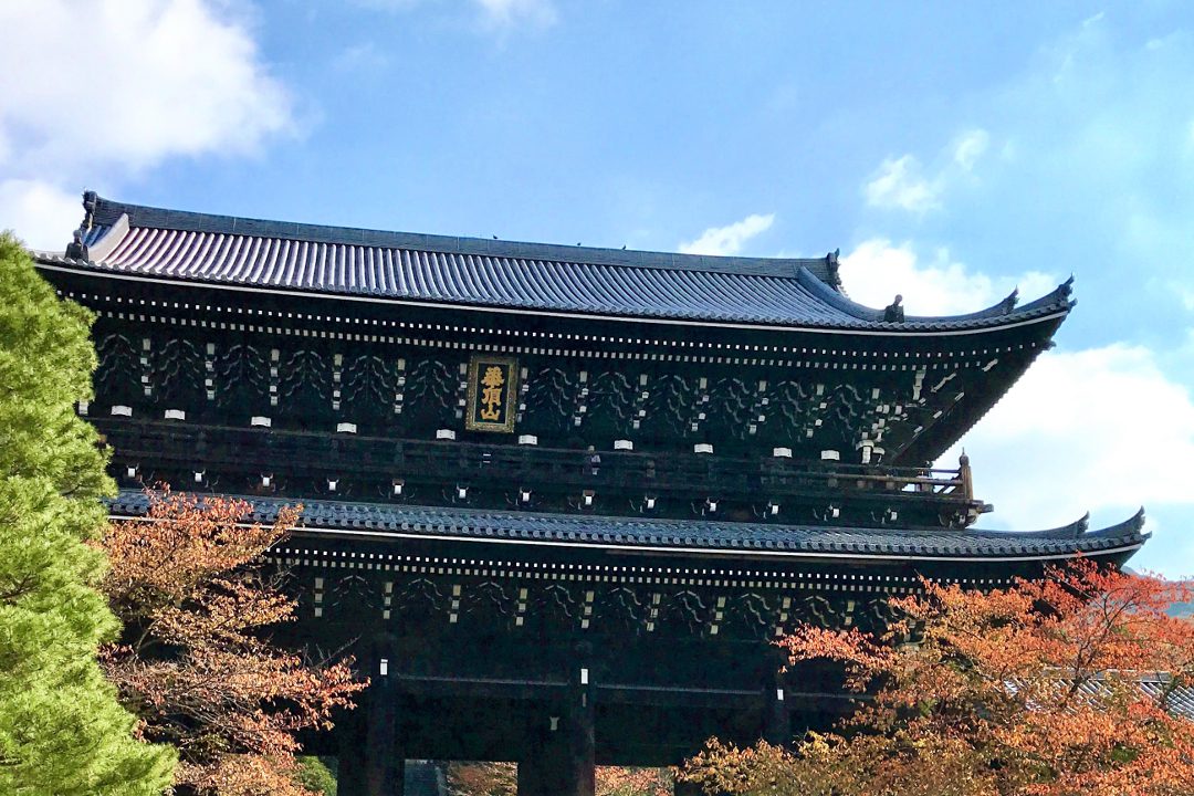 法然上人ゆかりの知恩院 極彩色の三門・特別公開 市街を一望する青龍殿へ