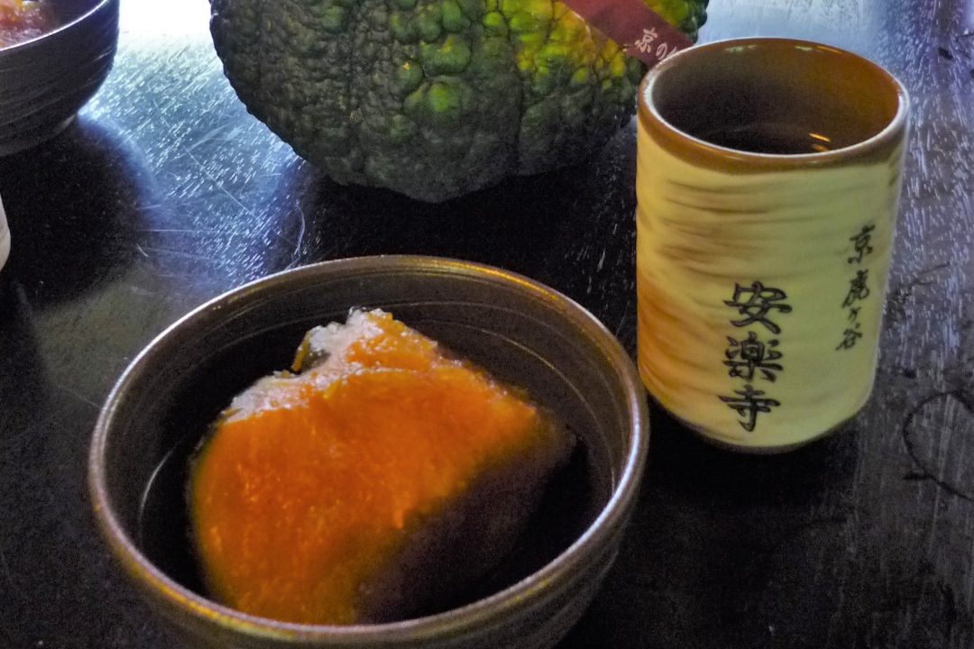 盛夏にかぼちゃを食べて無病息災を願う年中行事 安楽寺かぼちゃ供養へ