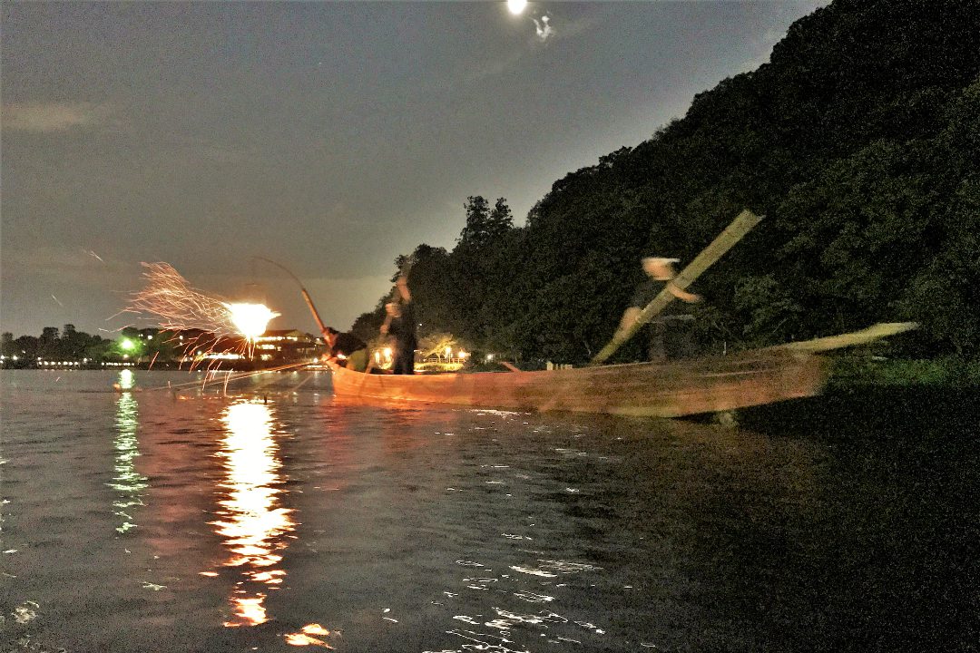 天下の名勝「嵐山」 伝統の鵜飼を眺めながら屋形船で京料理に舌鼓み