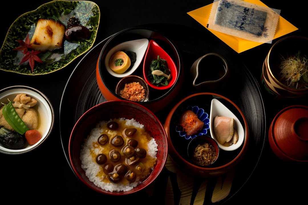 夏は早起き!朝さんぽ 石塀小路の隠れた名店で味わう贅沢な朝粥御膳♪