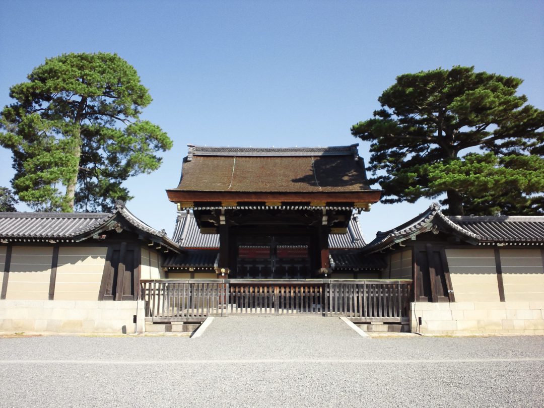 平安王朝の雅を伝える京都御所の参観徹底解説と花と緑の京都御苑さんぽ